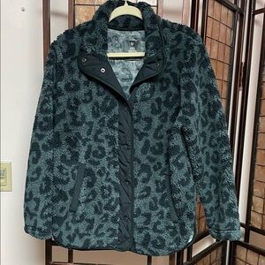 Chic Leopard Print Teddy Jacket in Black and Gray